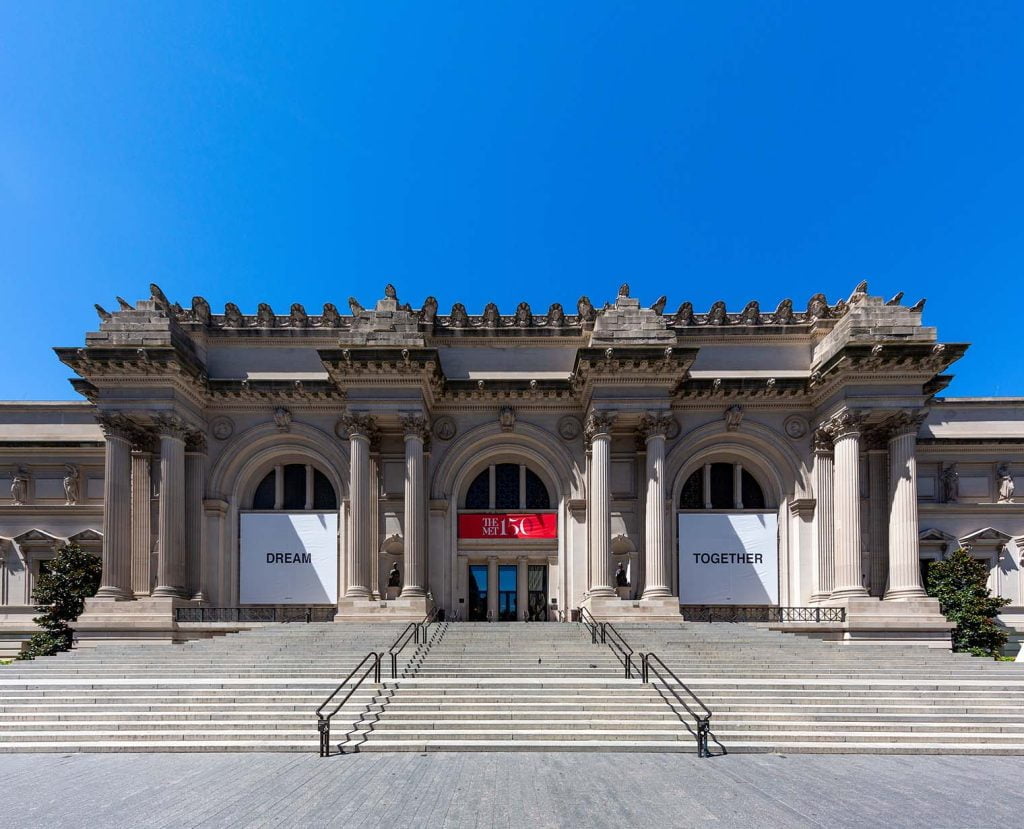 Metropolitan Museum of Art em Nova York localizado na quinta avenida. 