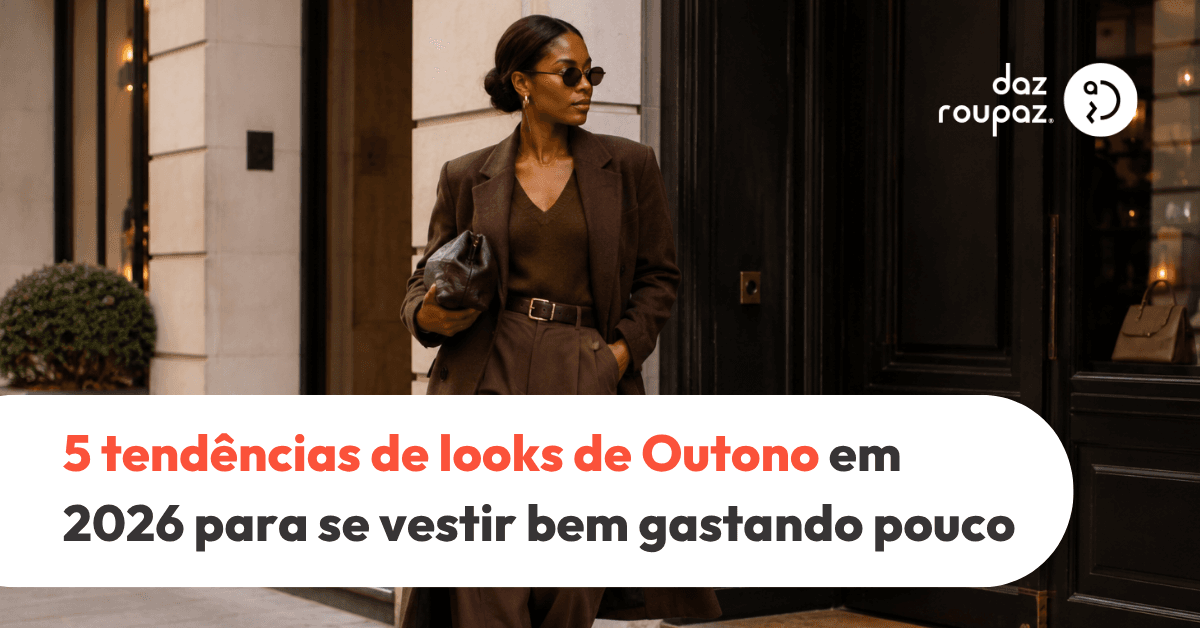 Mulher negra usando produção monocromática em tons terrosos, com alfaiataria sofisticada em marrom chocolate e estética quiet luxury, representando uma tendência elegante e minimalista de looks de outono em cenário urbano com o título escrito em destaque "5 tendências de looks de Outono em 2026 para se vestir bem gastando pouco"